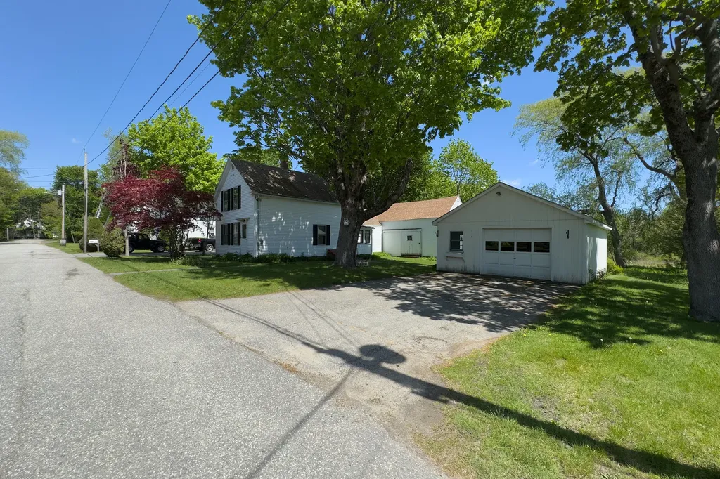17 Georges Street Thomaston ME 04861
