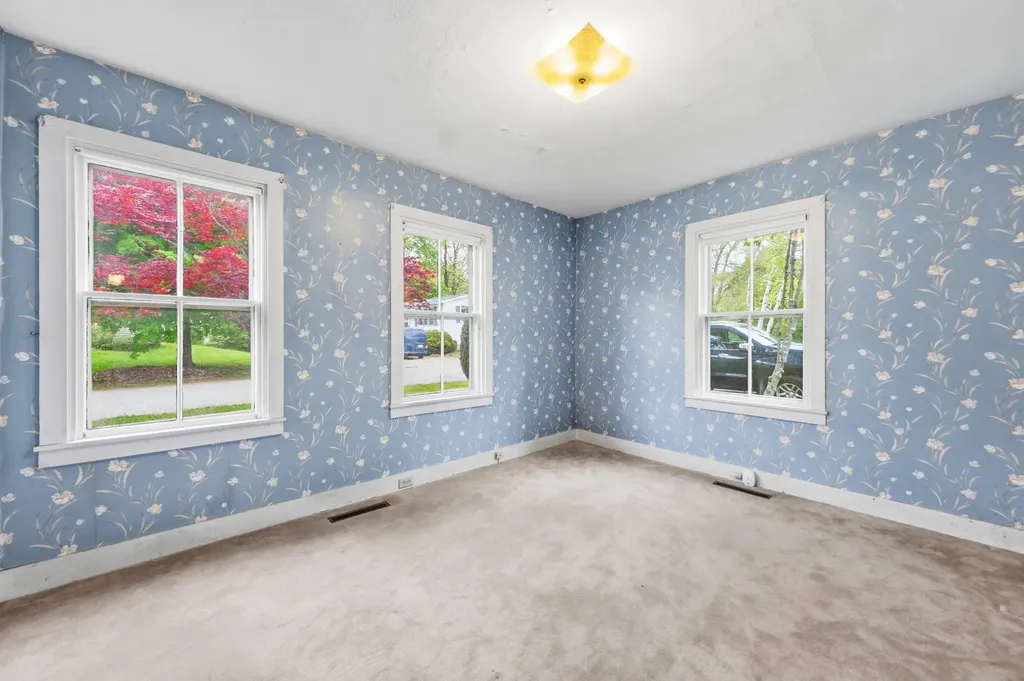 17 Georges Street Thomaston ME 04861