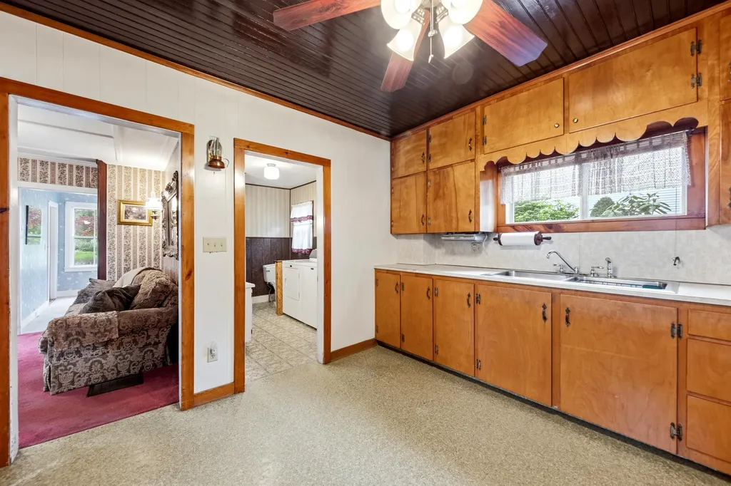 17 Georges Street Thomaston ME 04861
