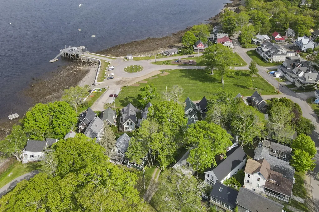 14 Auditorium Park Northport ME 04849
