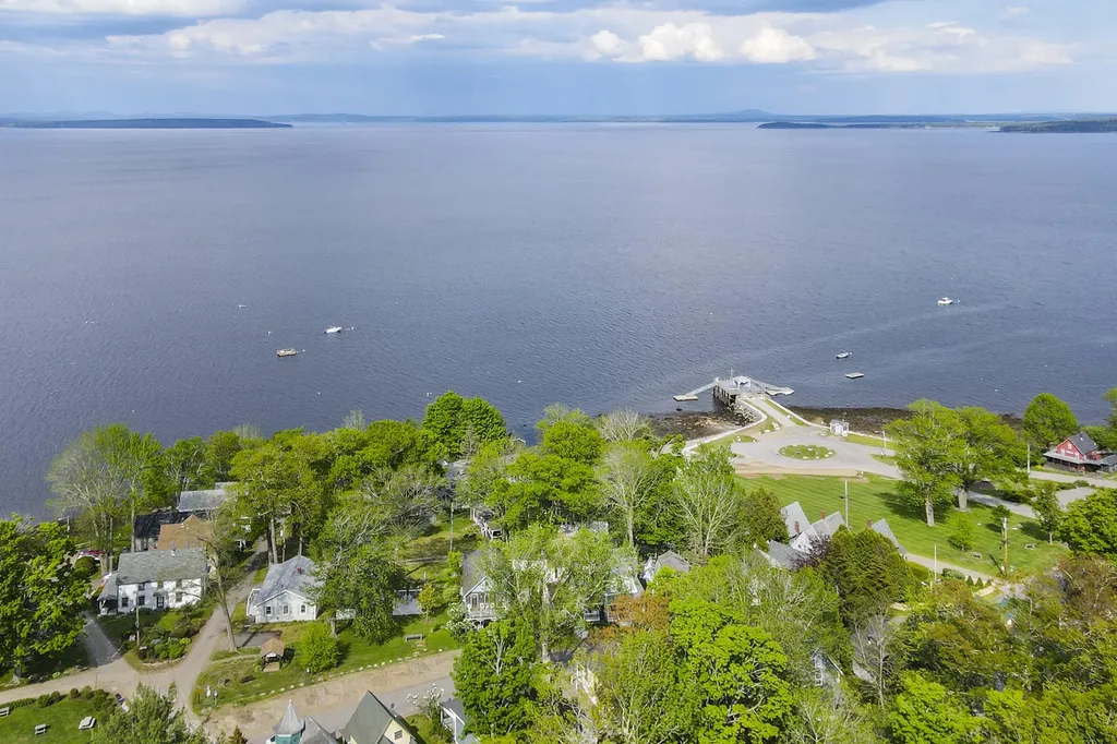 14 Auditorium Park Northport ME 04849