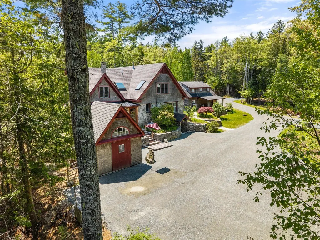 62 York Road Blue Hill ME 04614