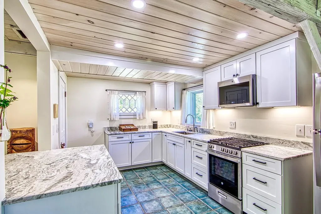 62 York Road Blue Hill ME 04614