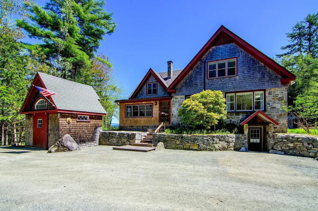 62 York Road Blue Hill ME 04614