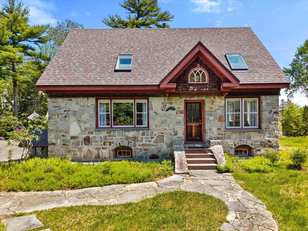62 York Road Blue Hill ME 04614