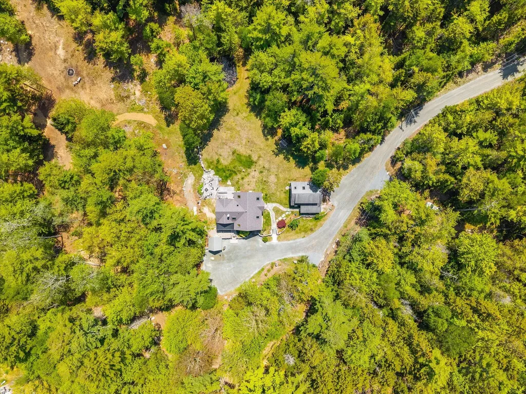 62 York Road Blue Hill ME 04614