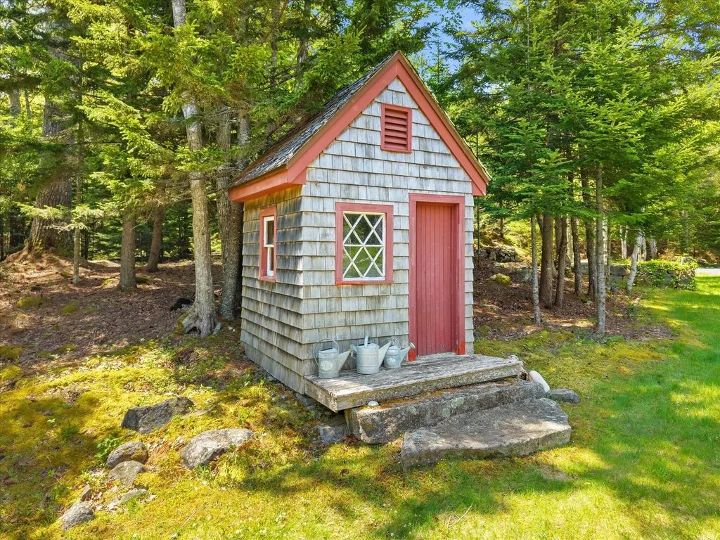 62 York Road Blue Hill ME 04614