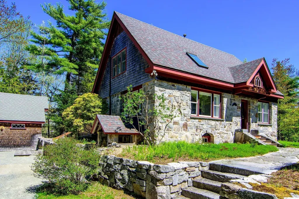 62 York Road Blue Hill ME 04614