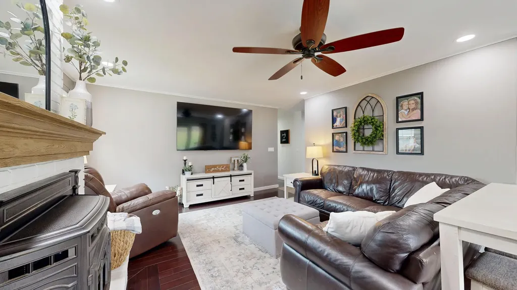 16 Robinson Gardens Lewiston ME 04240