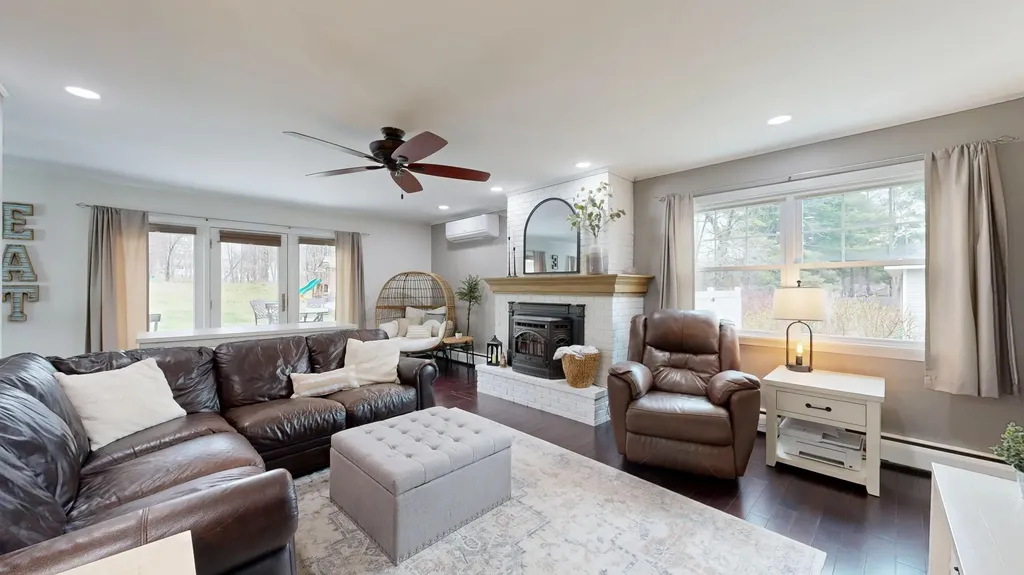16 Robinson Gardens Lewiston ME 04240