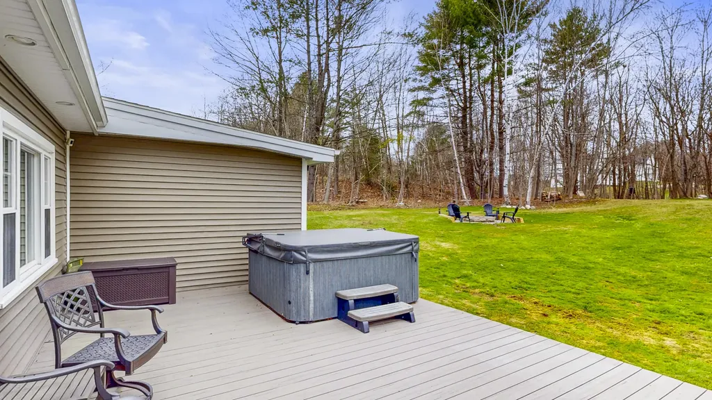 16 Robinson Gardens Lewiston ME 04240