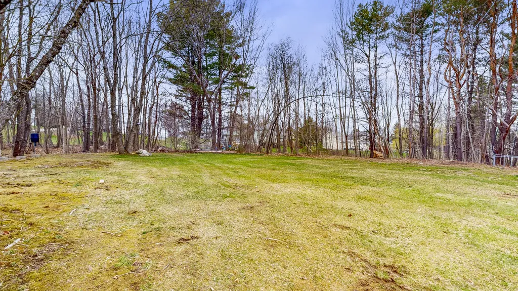 16 Robinson Gardens Lewiston ME 04240