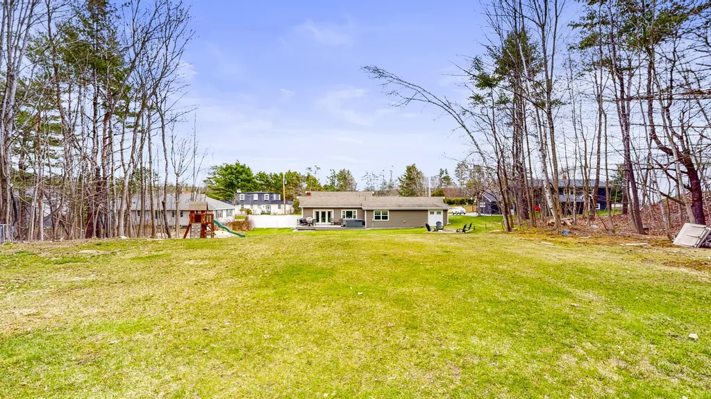 16 Robinson Gardens Lewiston ME 04240