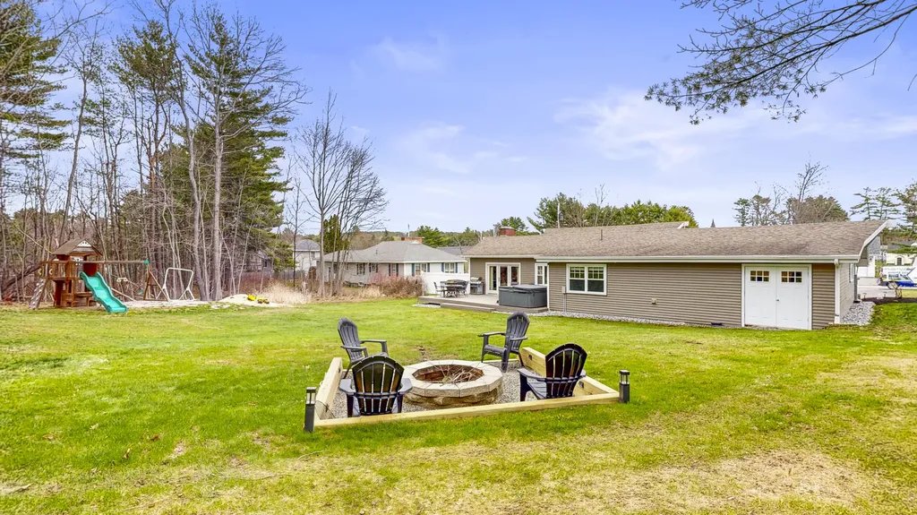 16 Robinson Gardens Lewiston ME 04240