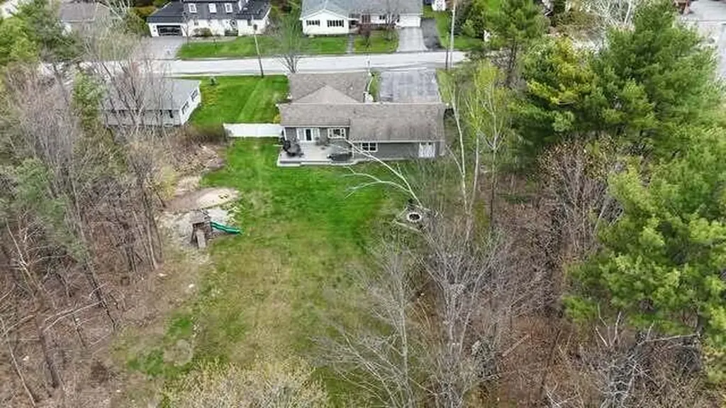 16 Robinson Gardens Lewiston ME 04240