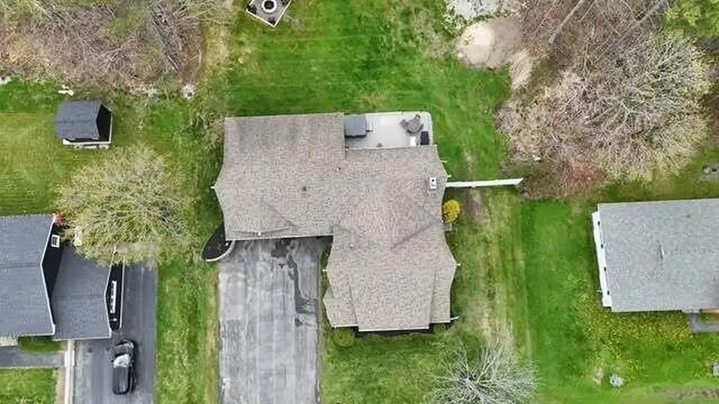 16 Robinson Gardens Lewiston ME 04240