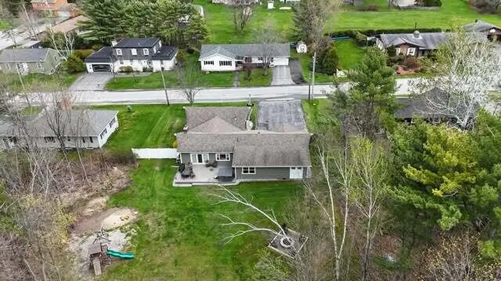 16 Robinson Gardens Lewiston ME 04240