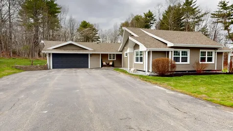 16 Robinson Gardens Lewiston ME 04240