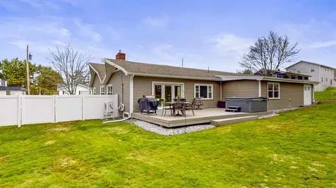16 Robinson Gardens Lewiston ME 04240