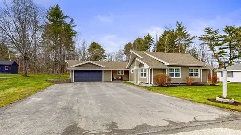 16 Robinson Gardens Lewiston ME 04240