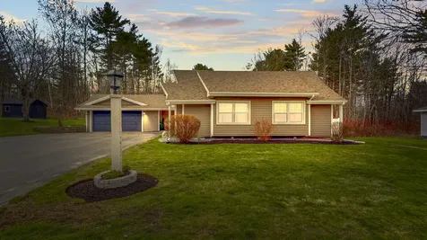 16 Robinson Gardens Lewiston ME 04240