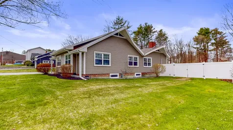 16 Robinson Gardens Lewiston ME 04240