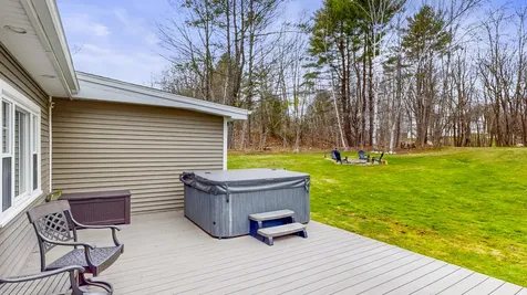 16 Robinson Gardens Lewiston ME 04240