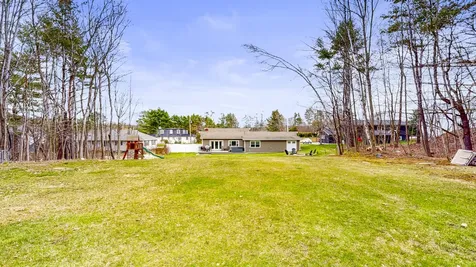 16 Robinson Gardens Lewiston ME 04240