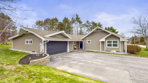 16 Robinson Gardens Lewiston ME 04240
