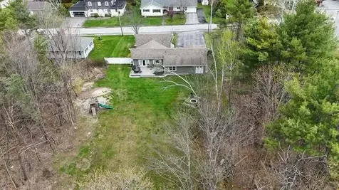 16 Robinson Gardens Lewiston ME 04240
