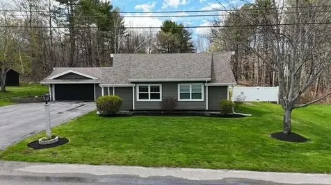 16 Robinson Gardens Lewiston ME 04240