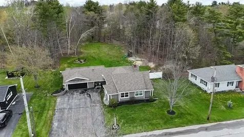 16 Robinson Gardens Lewiston ME 04240