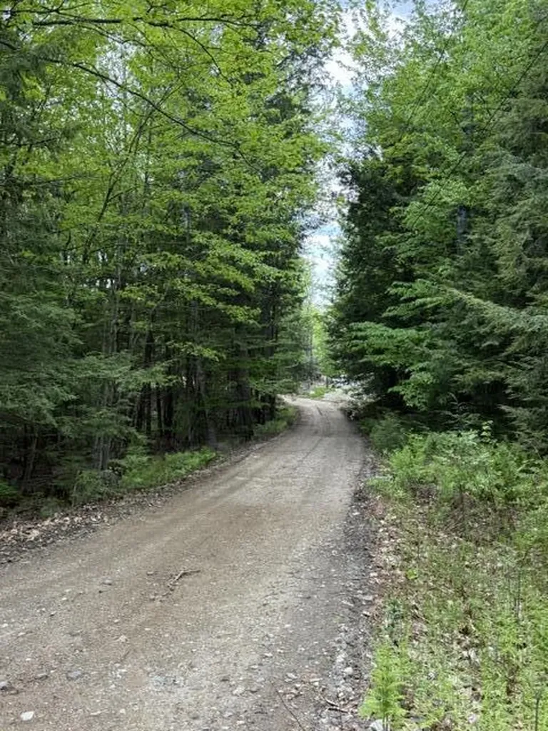 86 Reservoir Road Paris ME 04281