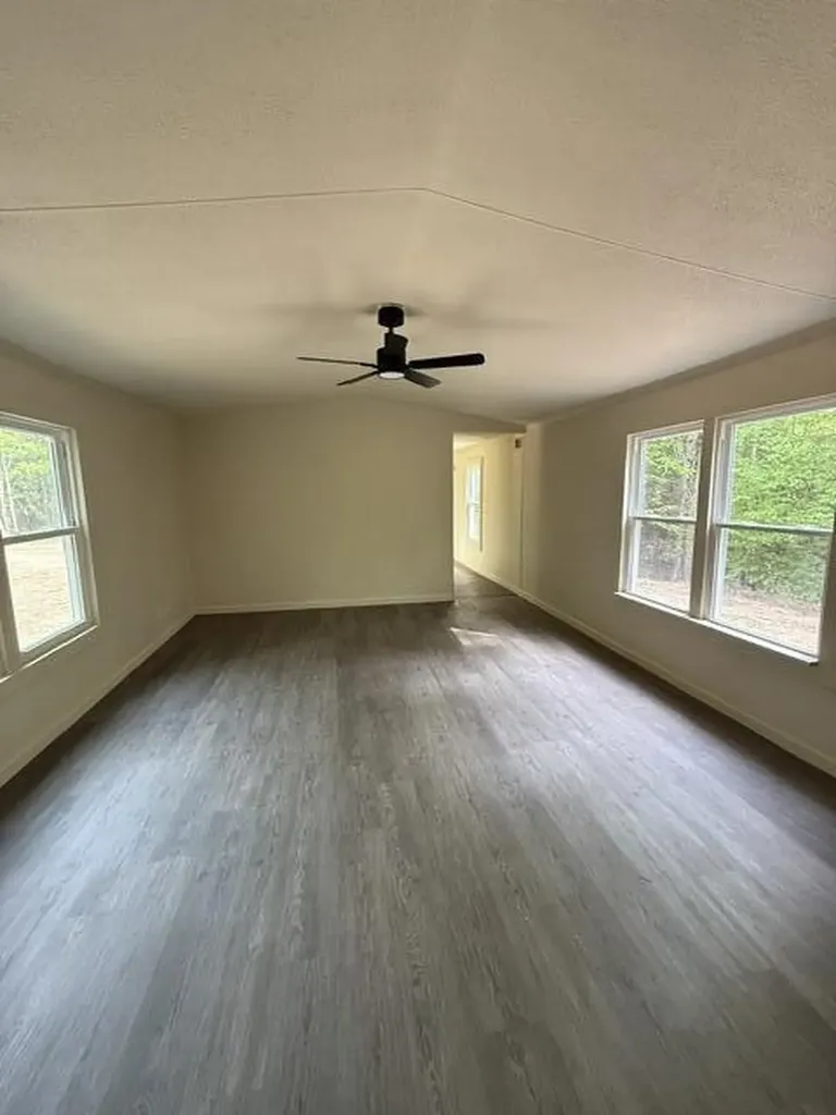 86 Reservoir Road Paris ME 04281