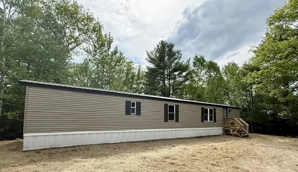 86 Reservoir Road Paris ME 04281