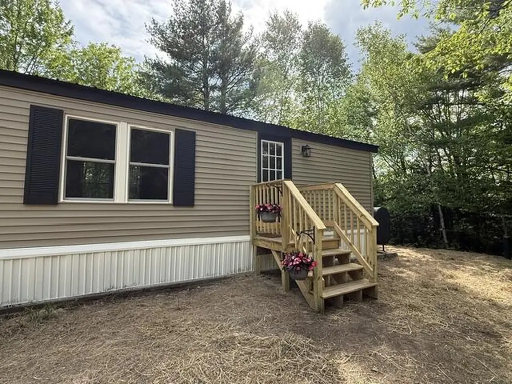 86 Reservoir Road Paris ME 04281