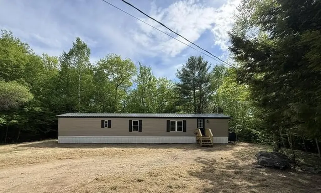 86 Reservoir Road Paris ME 04281