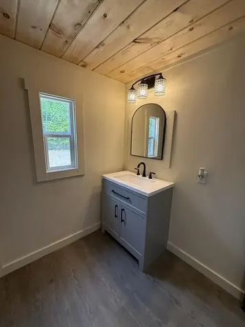 86 Reservoir Road Paris ME 04281