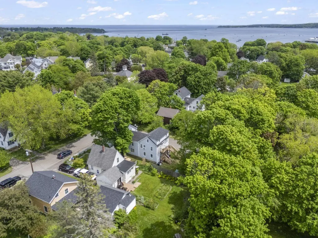 30 Chestnut Street Rockland ME 04841