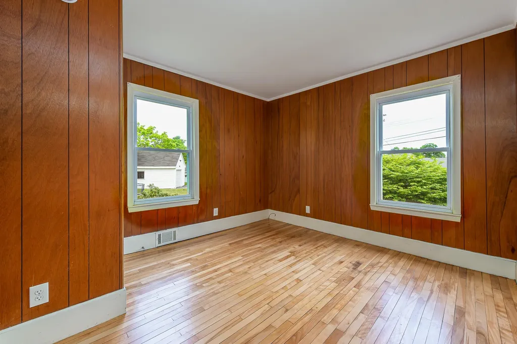 31 Boston Avenue Lewiston ME 04240