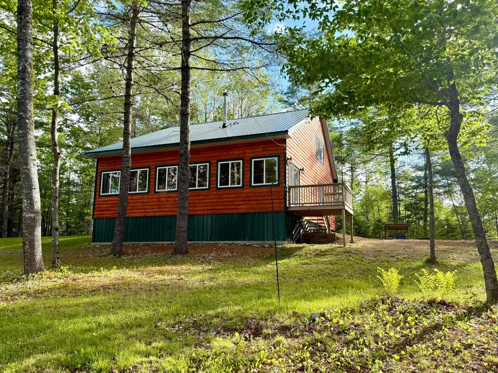 8 Breezy Knoll Lane Baileyville ME 04694