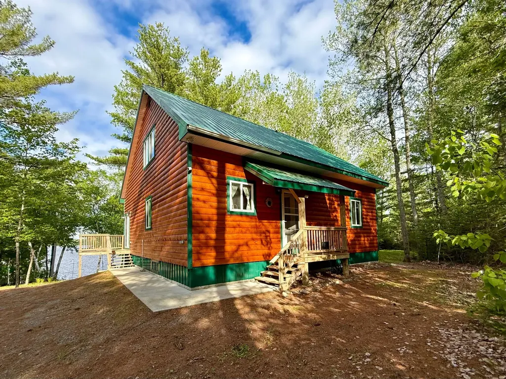 8 Breezy Knoll Lane Baileyville ME 04694