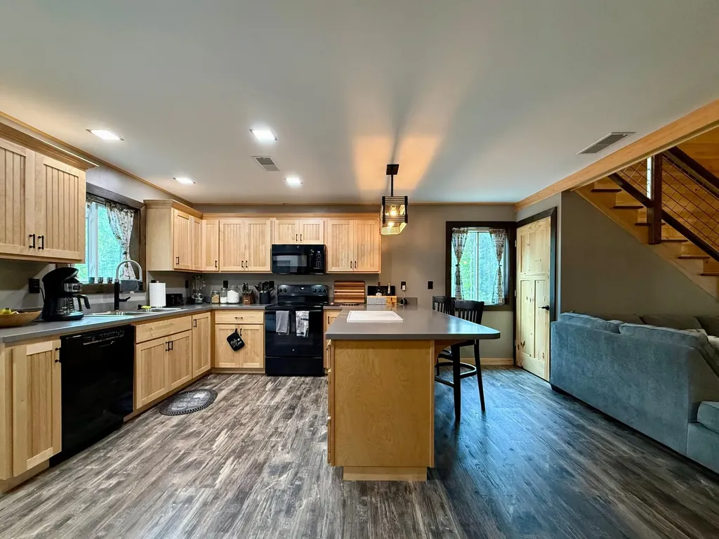 8 Breezy Knoll Lane Baileyville ME 04694