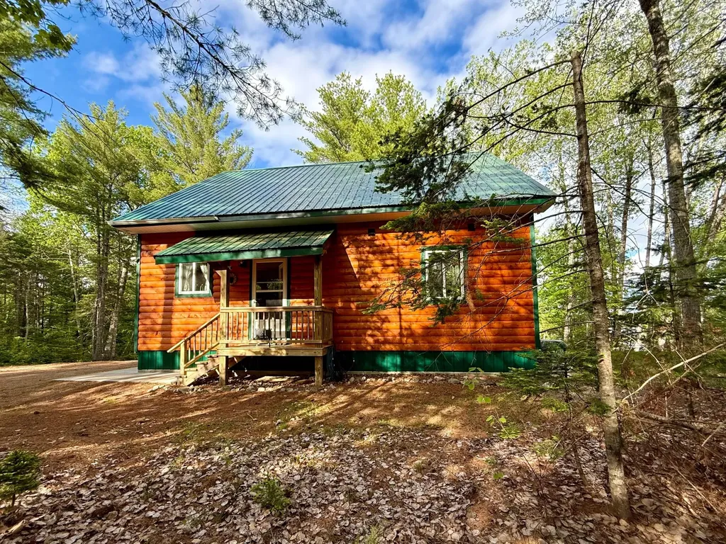8 Breezy Knoll Lane Baileyville ME 04694