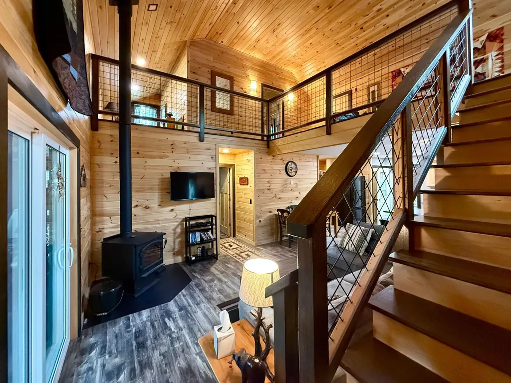 8 Breezy Knoll Lane Baileyville ME 04694