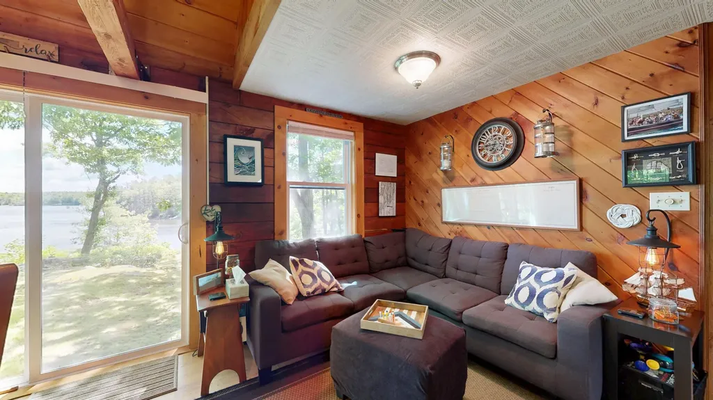 82 Rogers Neck Phippsburg ME 04562