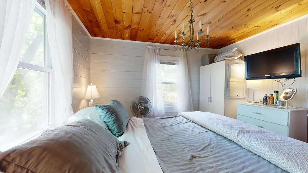 82 Rogers Neck Phippsburg ME 04562