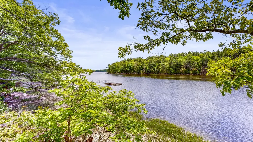 82 Rogers Neck Phippsburg ME 04562