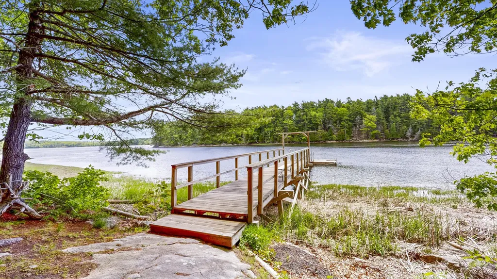 82 Rogers Neck Phippsburg ME 04562