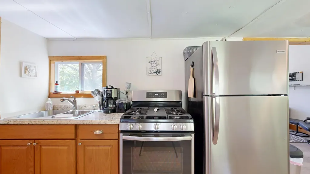 82 Rogers Neck Phippsburg ME 04562